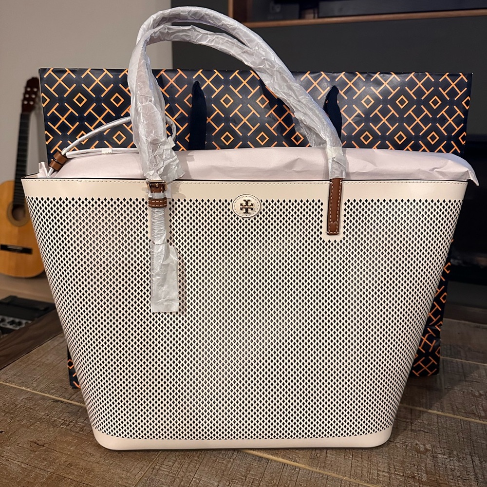 Brand new with tags Authentic Tory Burch Emerson Tote light cream